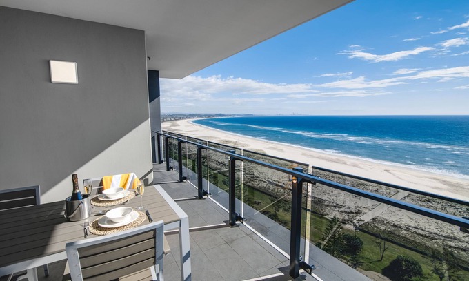 Coolangatta Apartment | Iconic Kirra Beach Resort