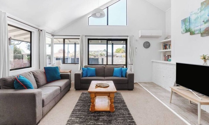 Tauranga House | Idyllic Home in Matua
