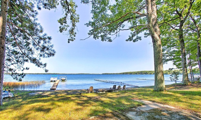 Interlochen Cabin | Idyllic Interlochen Cabin w/ Dock on Green Lake