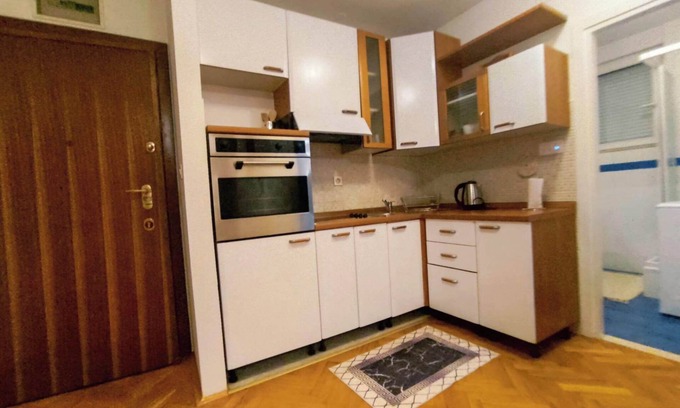 Bacvice Apartment | Immaculate Apartment in Center City With Parking