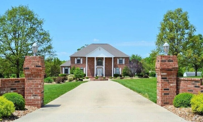 Waynesville House | In the heart of the Ozarks - just seconds of Historical Route 66