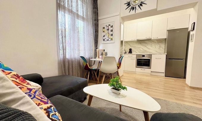 Varna City Centre Apartment | In the Heart of Varna-By the Sea and Sea Garden