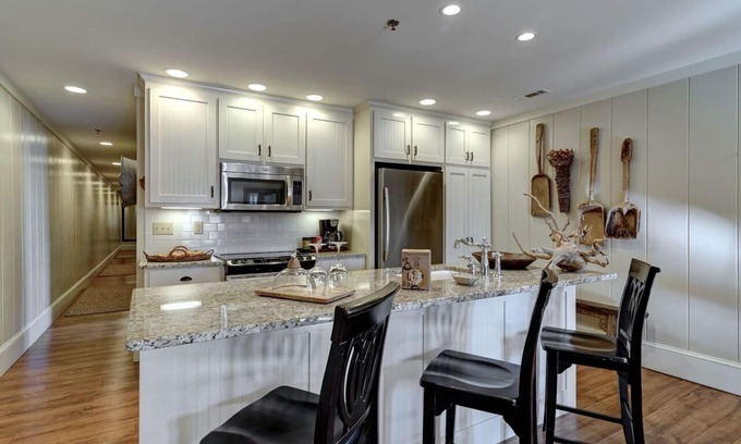 Highlands House | In-Town Luxury 2 Br Apartment - 205 S. 4th Street