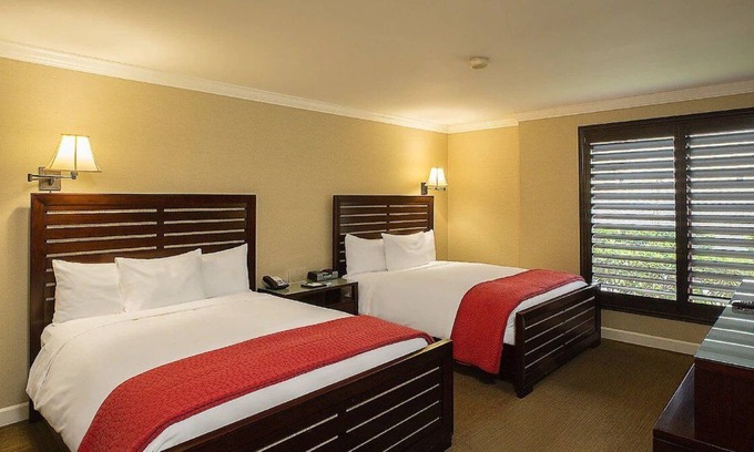 Cupertino House | Indulge in an Unforgettable Getaway Experience! Onsite Pool, Free Parking