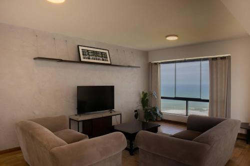 Santa Cruz Apartment | Industrial 3BR With OCEAN View