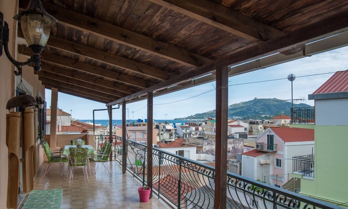 Zakynthos Town Apartment | Irida Apartment in the Centre of Zante