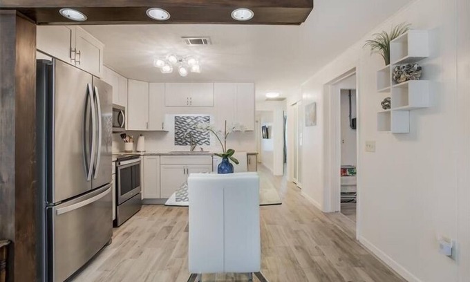 Holmes Beach House | Island Escape 2 Bedroom Villa by Redawning