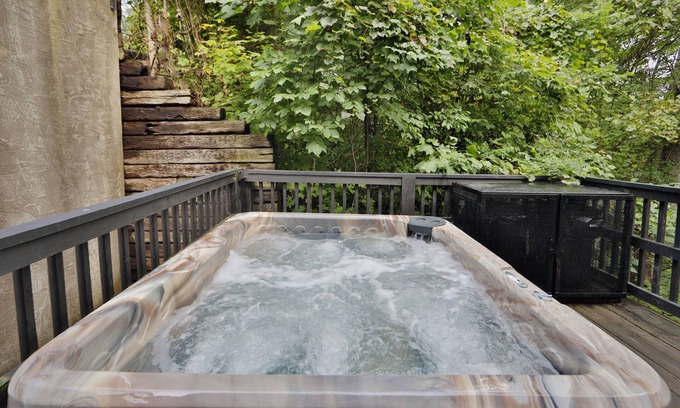Pigeon Forge Ski Chalet | Ivy Falls 9 - Five Bedroom Chalet