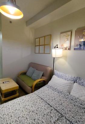 Binan City Apartment | J Studio - Fast WiFi, 55" UHD TV with Netflix & Prime Video, Free Pool Access
