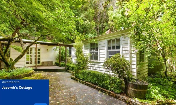 Walhalla Cottage | Jacomb's Cottage and Studio. Enjoy the Tranquillity. Walk to Town