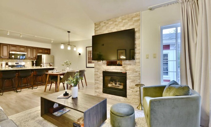 Oro-Medonte Condo | Jacuzzi Suite Relaxing Retreat