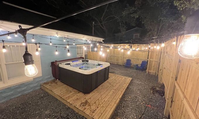 Long Beach Cottage | Jillian's Place-Beach Cottage with Hot Tub