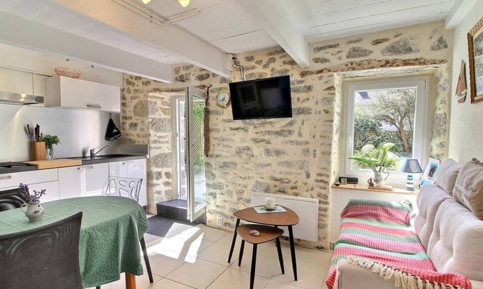 Saint-Mathieu House | Jolie Maison Senane, Entièrement Rénovée en 2024, Quartier Abrité et Verdoyant