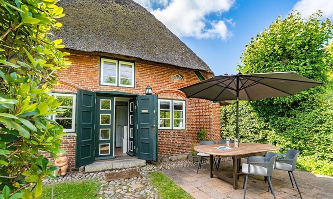 Westerland House | Kapitänshuis - Captain's house on Sylt with garden, terrace and comfortable