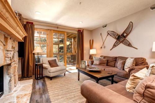 Downtown Park City Apartment | KBM Resorts Town Pointe Spacious 1 level Walk to Main Town Lift Private Hot Tub Parking Elevator Access AC TPC-102c