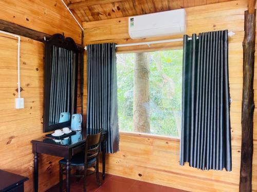 Chau Duc Cabin | Khu Nghỉ dưỡng Sinh thái Nhà Lụa Retreat