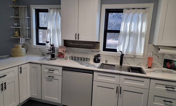 Prosser House | Kick back and relax in this warm and inviting clasic/modern atmosphere.