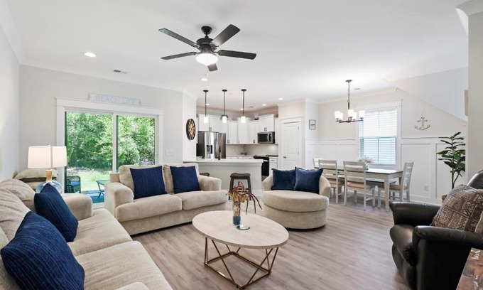 Spanish Wells House | King 2 Queens 3 Doubles Foldout Stainless Steel Beach Gear included