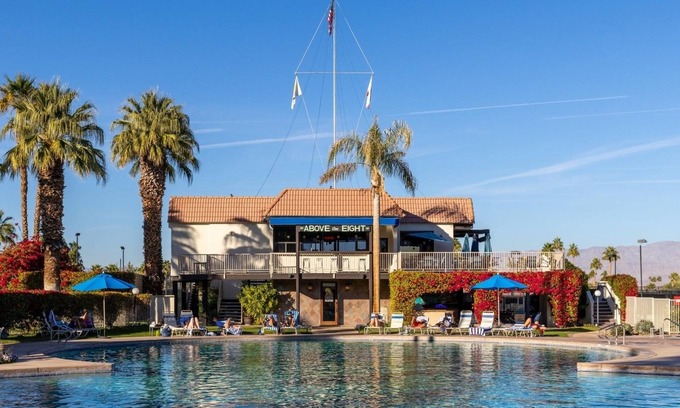 Palm Desert Resort | King Studio in shadow Mountain Resort and Club. Travel Nurses Welcome!