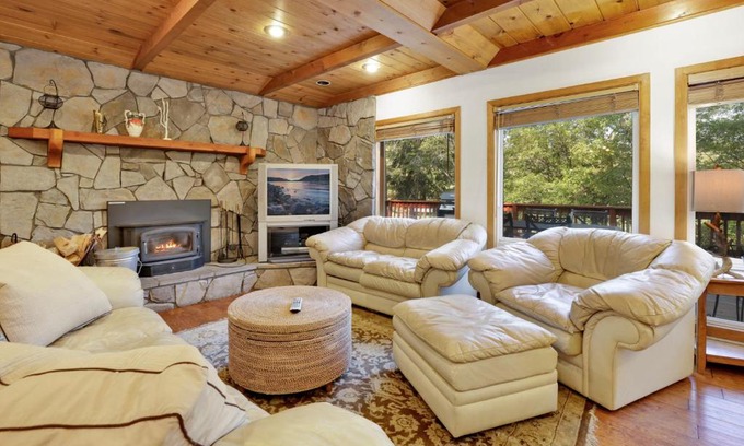 Big Bear Lake Ski Chalet | Knickerbocker Retreat- Hot Tub- Game Tables