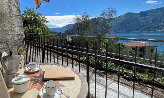 Colonno Apartment | La Casa Di Natale on the Greenway