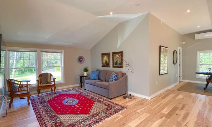 Waldoboro Apartment | La Vita Semplice