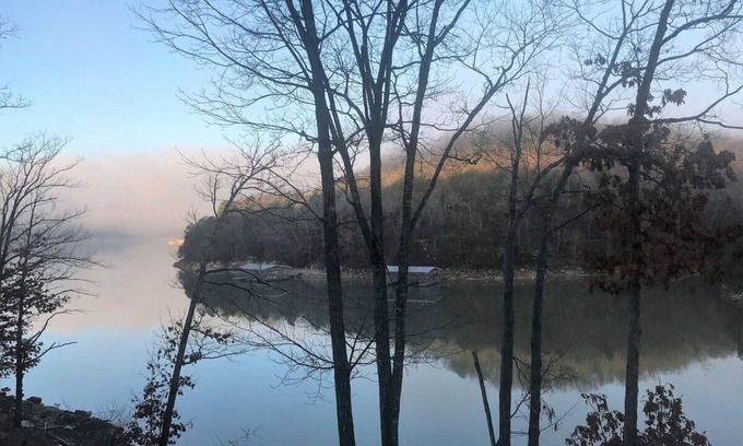 Eureka Springs House | Lake Front, Lake Access, Fire Pit, Sleeps 12