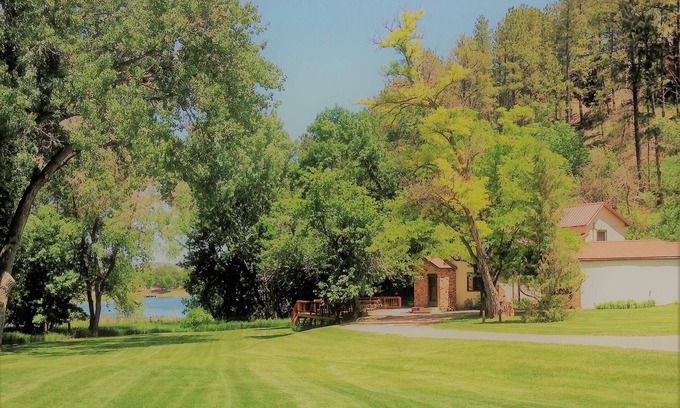 Rapid City House | Lake View Lodge Thirty Minutes from Mt Rushmore - In Rapid City On Canyon Lake Thirty Minutes from Mt Rushmore