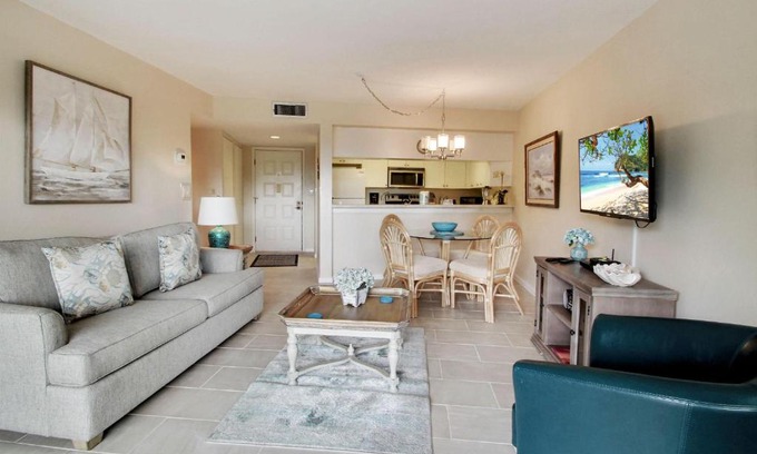 Sunset Beach House | Land's End 1-203 Pool View