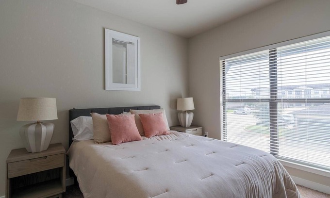 Katy Apartment | Landing | Stunning 1BD, Pool, Courtyard