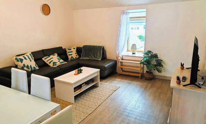 Plouescat Apartment | Large apartment in town near the sea