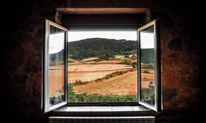 Valle de Arana House | Large house with swimming pool and barbecue in the mountains, dogs allowed.