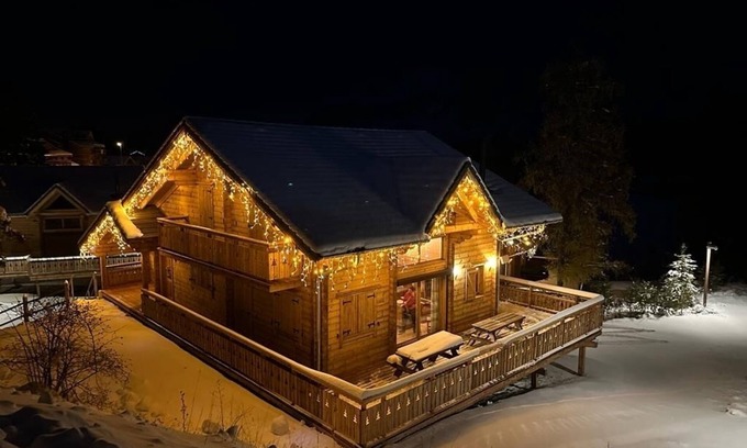 Le Devoluy Ski Chalet | Large luxury wooden chalet