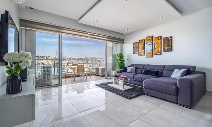 Gzira Apartment | Large & Modern 3BR Seafront Apartment with Large Balcony - Close to Saint Julian's, Sliema, & Manoel Island