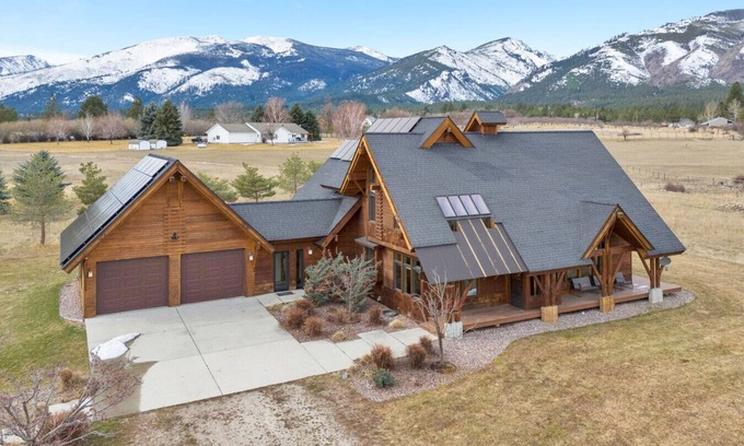 Hamilton Cabin | Lazy Beez Spacious Cabin
