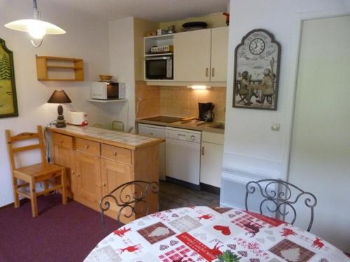 Les Bruyeres Apartment | Les Menuires - 2 pièces + cabine, 5 pers, ski aux pieds, proche ESF - FR-1-178-34