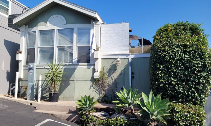 Leucadia Cottage | Leucadia Charming Beach Cottage 2 blocks to beach. Private yard & outdoor shower