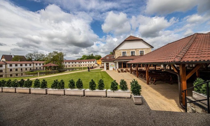 Nesuchyne Hotel | LIONS Nesuchyně