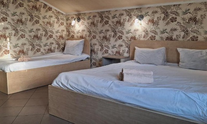 Desnyans'kyi District Hotel | Lisova - Лісова готельня і сауна