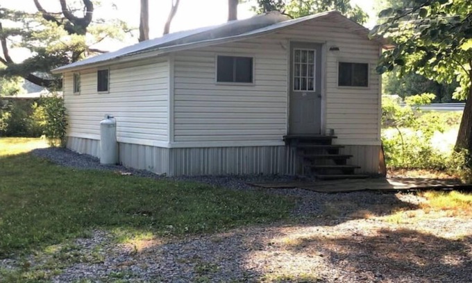 Manns Choice Cabin | Little White Cabin by the river, fishing trails, kayaking, near State Park lake