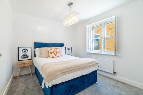 Peterborough House | Littlecote Manor 7BR