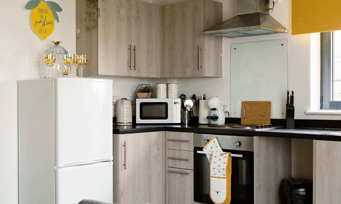 George Green Apartment | Livestay Modern One Bed Apartment with Parking