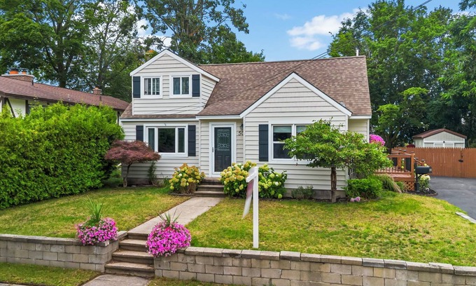 Petoskey House | Location Location Location - Charming 3 bed, 3 bath in the heart of Petoskey!
