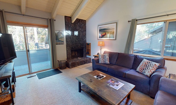 Tennis Village Condo | Lodge-Style Condo with A/C, BBQ & Easy Spa Access