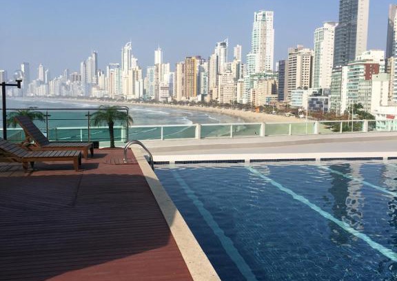 Pioneiros Apartment | Loft beira-mar/piscina e com estacionamento