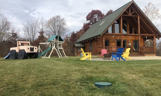 Sugarcreek Bed & Breakfast | Log cabin in Amish country