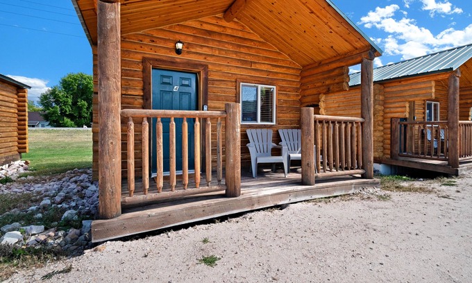 St. Charles Cabin | Log studio for two with a well-equipped kitchenette