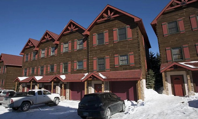 Snowshoe Hotel | Loggers Run