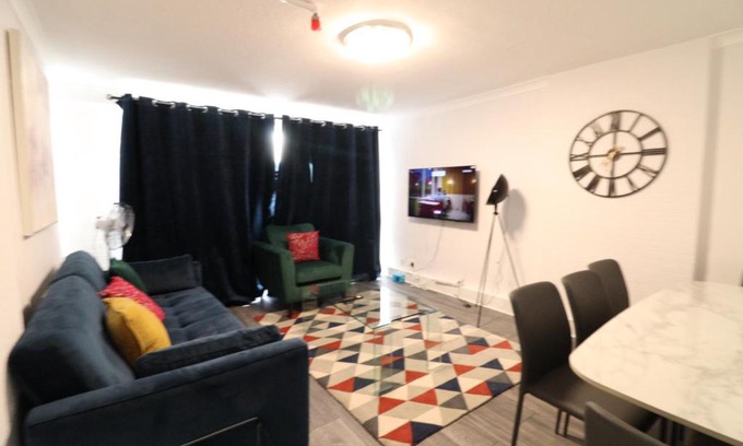 Charlton Apartment | London Central Modern Apartment Charlton