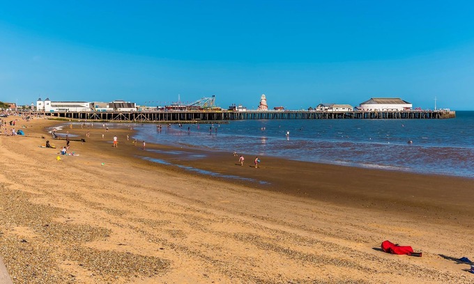 Clacton-on-Sea House | Lovely 6 berth caravan at Oaklands Holiday Park ref 39031CW